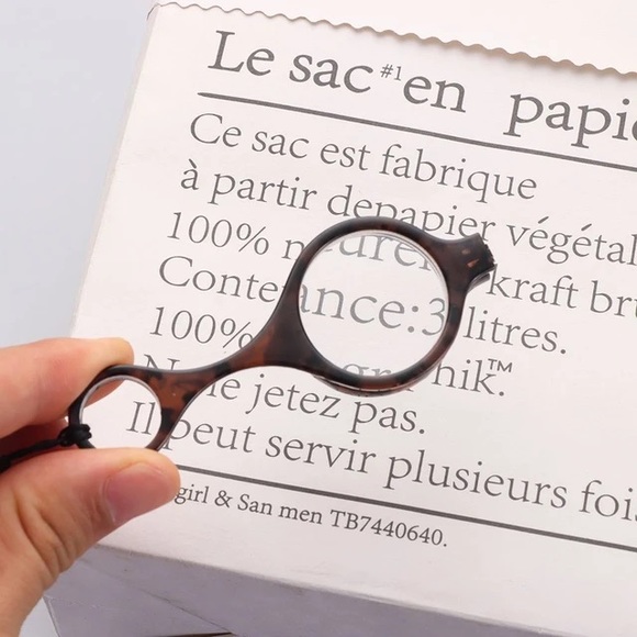 Reading glasses magnifying pendant necklace - Picture 2 of 4